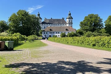 Skoklosters entre på avstånd